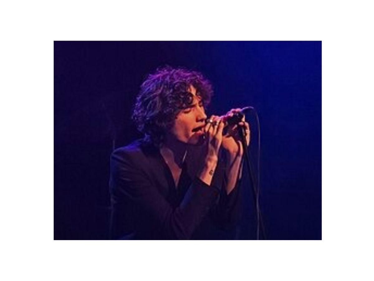 SOMBR singing