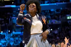 Leslie Jone Recalls Confronting SNL Writers WNBA: Dallas Wings at Los Angeles Sparks