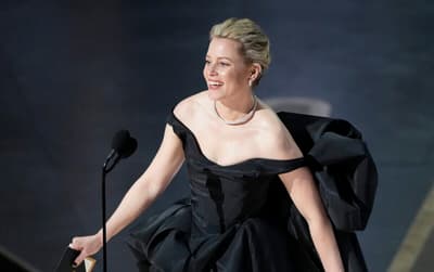 Mar 12, 2023; Los Angeles, CA, USA; Elizabeth Banks present the award for best visual effects during the 95th Academy Awards at