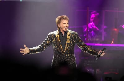 Barry Manilow serenaded the crowd at the KFC Yum! Center on Monday, Aug. 21, 2023.