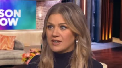 Kelly Clarkson Absent