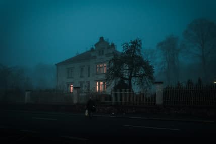 haunted house / horror movies
