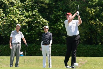 donald trump golfing