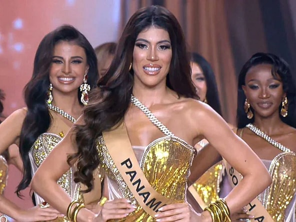 Beauty Queen Suffers Awkward Blunder Youtube
