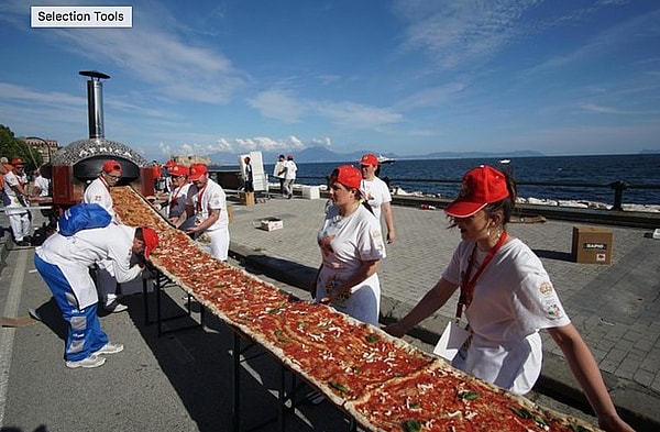 world's longest pizza, pizza, naples, italy