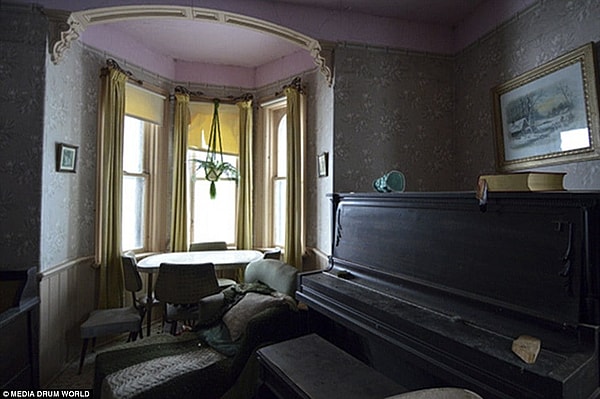 2511126E00000578-2926466-image-a-39_1422265917325