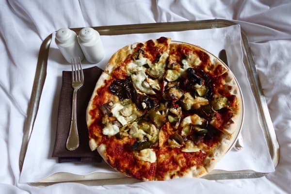 room service food to avoid