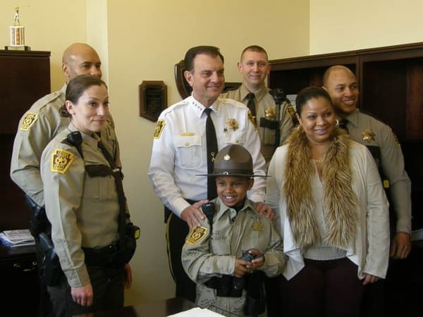 HT_Boy_Sheriff2_MEM_160307_4x3_992