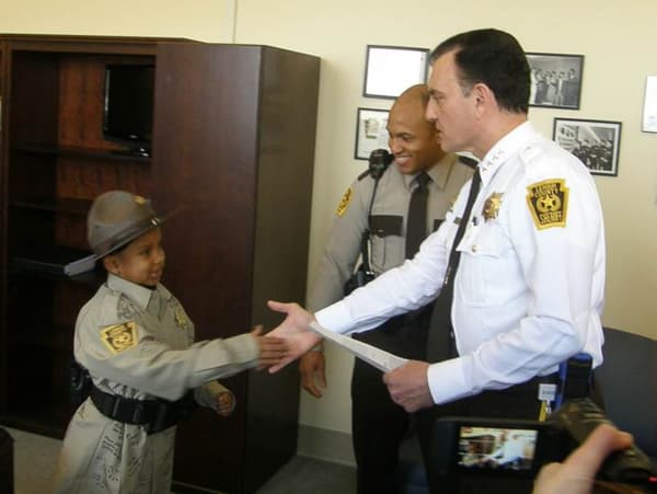 HT_Boy_Sheriff3_MEM_160307_4x3_992