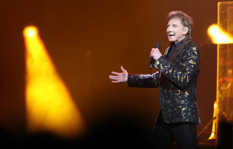 Barry Manilow serenaded the crowd at the KFC Yum! Center on Monday, August 21, 2023