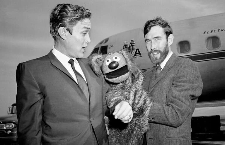 Star Jimmy Dean, left, gets some tongue-in-cheek comment from his sidekick Rowlf, celebrated dog of the “Jimmy Dean Show” and