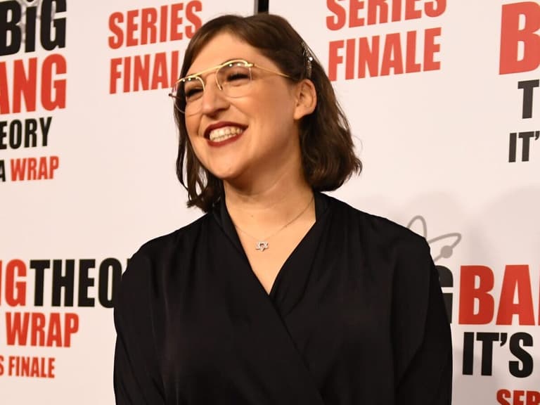 5/1/19 6:43:48 PM -- Pasadena, CA, U.S.A.: Mayim Bialik arrives at the "The Big Bang Theory" series finale party at the