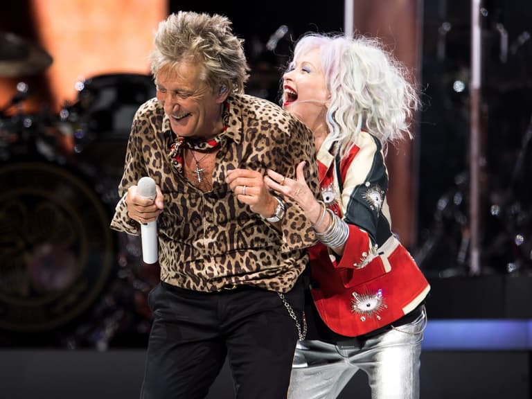 Aug 1, 2018; Nashville, TN, USA; Rod Stewart and Cyndi Lauper perform at Bridgestone Arena in Nashville, Tenn., Wednesday, Aug.