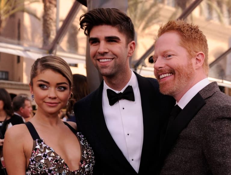 1/25/15 4:17:34 PM -- Los Angeles, CA, U.S.A -- Ariel Winter (r) jumps into a photo with Sarah Hyland, Justin Mikita and Jesse