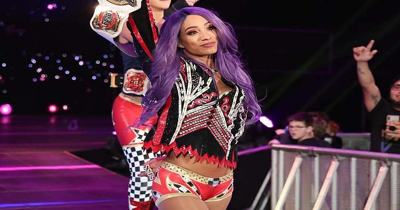 Booker T Believes Sasha Banks Should Swallow Her Pride