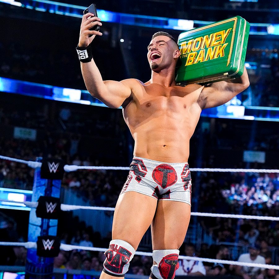 Details Bayley's New Stable