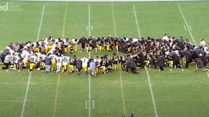 NFL Steelers coach Mike Tomlin take knee prayer