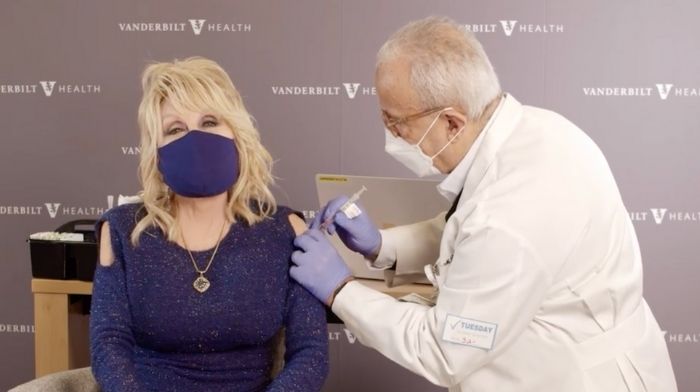 Dolly Parton gets Vaccine