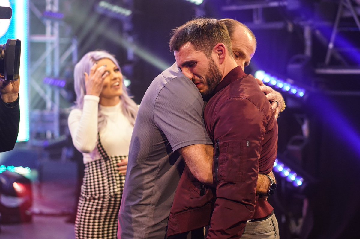 Johnny Gargano Re-Sign WWE