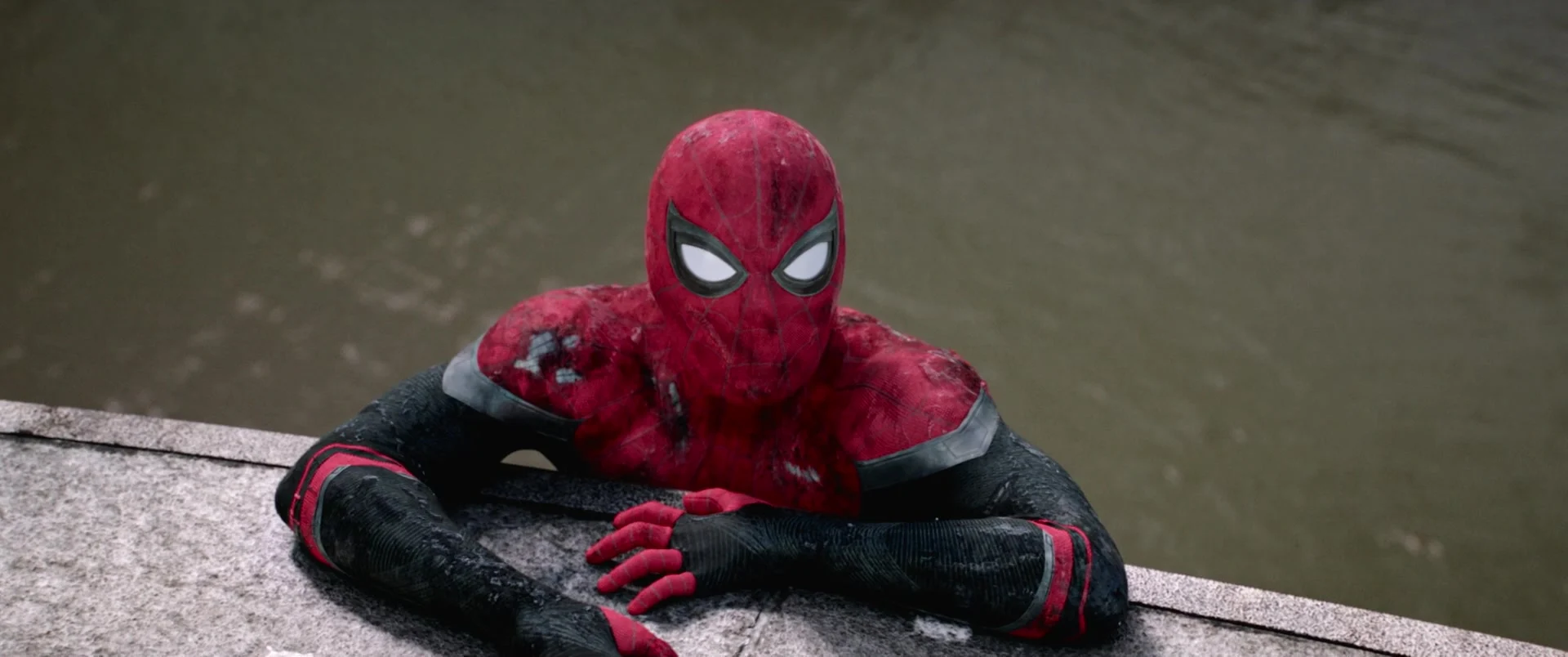 Spider-Man (Tom Holland) clings to the London Bridge in Spider-Man: Far Frome Home (2019), Marvel Entertainment