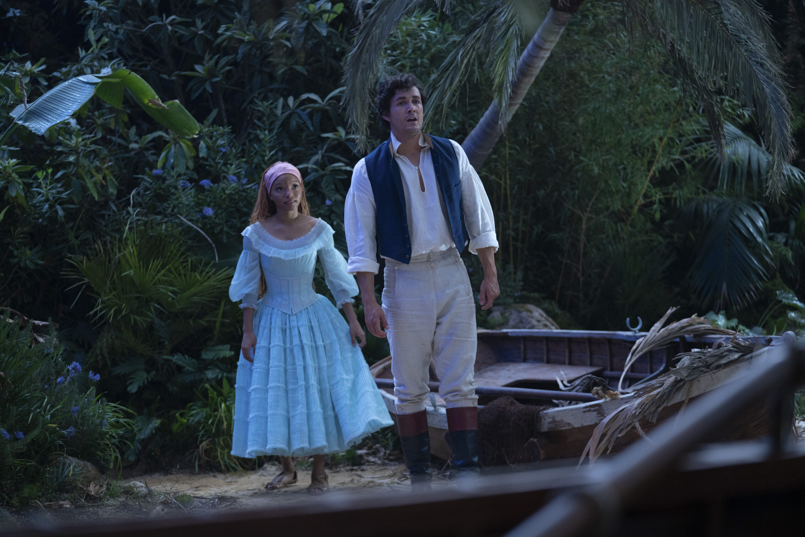 (L-R): Halle Bailey as Ariel and Jonah Hauer-King as Prince Eric in Disney's live-action THE LITTLE MERMAID. Photo by Giles Keyte. © 2023 Disney Enterprises, Inc. All Rights Reserved.